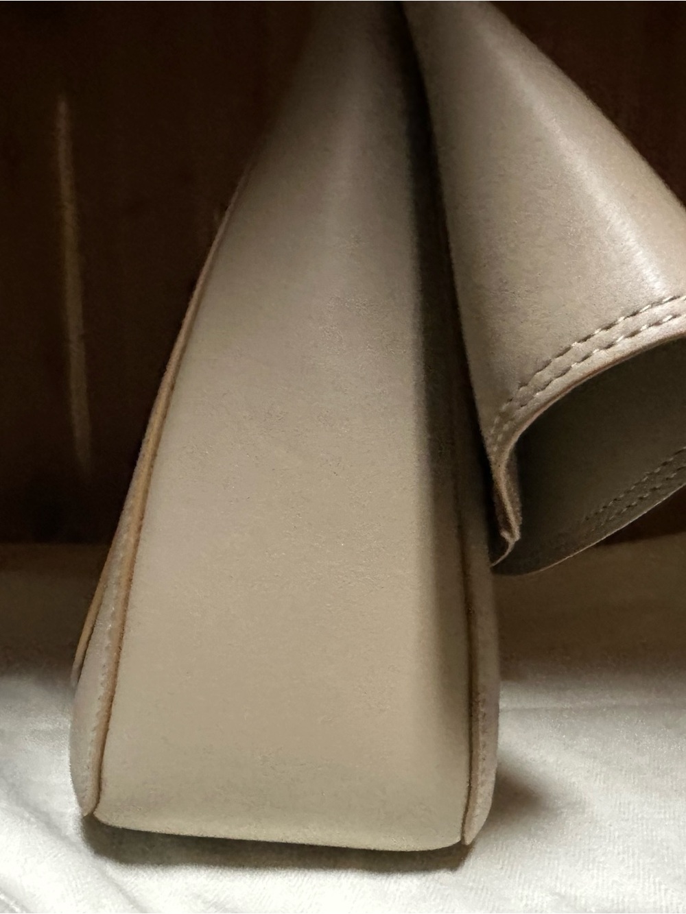 Loewe Medium Ola bag in smooth calfskin - Picture 7 of 13